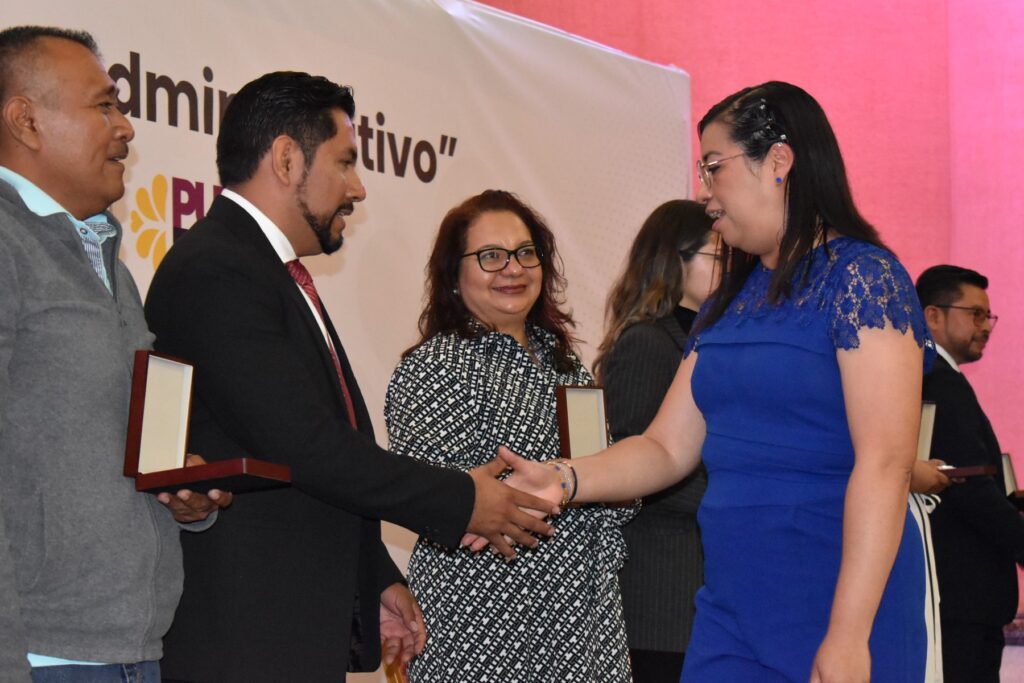 Reconoce CONALEP Puebla a personal por años de servicio