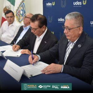 Firma de convenio con la UDES.