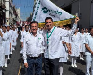 Refuerza Conalep Puebla valores cívicos en desfile del 16 de septiembre