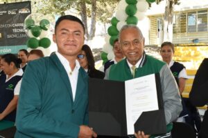 Entrega Conalep 30 títulos profesionales en el plantel Serdán